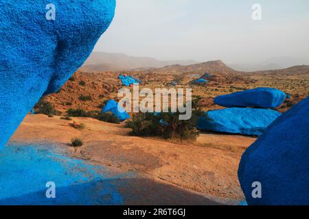 Fantasía Paisaje Pintado Rocas cerca de Tafraoute en Antiatlas Marruecos Foto de stock