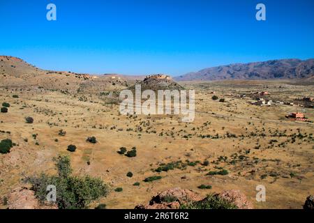Paisaje en las Antiatlas al norte de Tafraoute Marruecos Foto de stock
