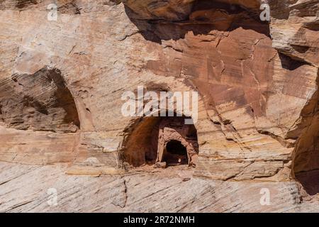 Cueva de la masacre. Fotografía de una ruina en el Monumento Nacional Canyon de Chelly, Chinle, Arizona, EE.UU. Foto de stock