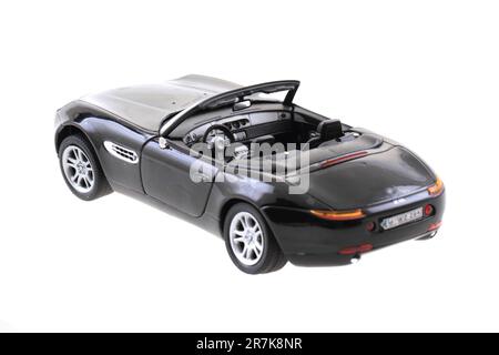juguete modelo de coche negro aislado en el fondo blanco Foto de stock