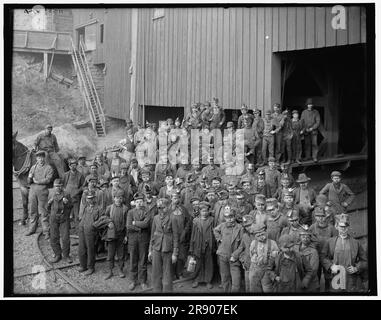 Breaker boys, Woodward coal breakers, Kingston, Pa., entre 1890 y 1901. Foto de stock