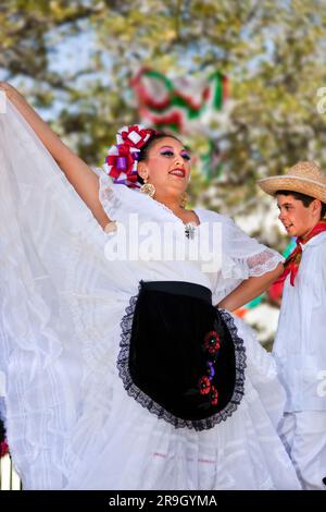 Bailarines folclóricos mexicanos Cinco de Mayo 2 Foto de stock