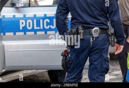 Ley y Orden, Crimen, Policía, Detalle de oficiales de policía cinturón con  esposas, etc Fotografía de stock - Alamy