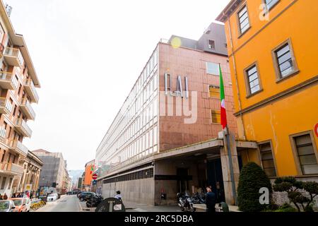 Turín, Italia - 27 de marzo de 2022: Sede de la RAI, Radiotelevisione Italiana, la empresa nacional de radiodifusión pública de Italia, propiedad del Ministr Foto de stock