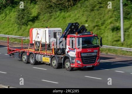 Alquiler de equipo rápido; camiones de entrega HGV Haulage, camión rojo,  transporte, camión, carguero, DAF vehicle, industria europea del transporte  comercial, M61 en Manchester, Reino Unido Fotografía de stock - Alamy