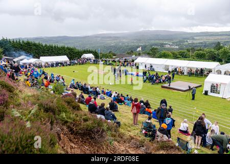 Escenas de la ciudad escocesa Tobermoray, la isla Hebridea Interior acoge los juegos de Mull Highland en el parque Erray. Que celebra el 100º año organizado por el club de juegos Mull Highland y el 150º año de juegos. Crédito: Euan Cherry Foto de stock