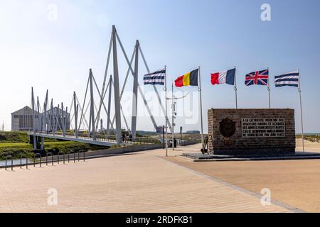 Monumento a la guerra, inscripción en el paseo marítimo, Dunkerque, norte, Francia Foto de stock