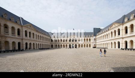 Francia, París, 6 DE JULIO de 2023 vista del patio del museo del ejército en París francia Foto de stock