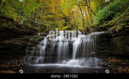 Cascada en Rickets Glen State Park, Pensilvania Foto de stock