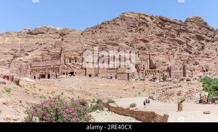 Wadi Musa, Jordania - Una vista de la famosa maravilla de Petra en Jordania que muestra algunas de las Tumbas Reales. Foto de stock