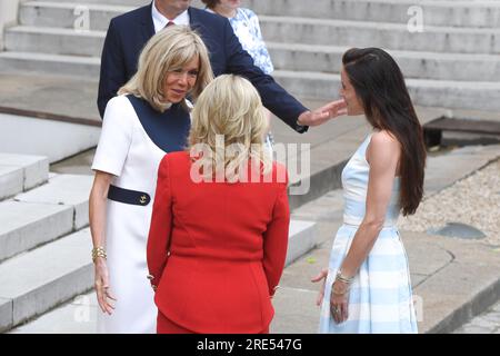 Brigitte MACRON y la Dra. Jill Biden, en el palacio del Elysee en París ...