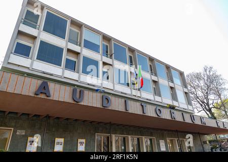 Turín, Italia - 28 de marzo de 2022: Sede de la RAI, Radiotelevisione Italiana, la empresa nacional de radiodifusión pública de Italia, propiedad del Ministr Foto de stock