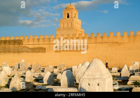 Cementerio musulmán, Mezquita Sidi Oqba, Kairouan, Túnez Foto de stock