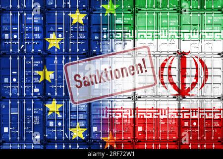 FOTOMONTAGE, Gestapelte Container mit den Fahnen von EU und dem Iran und Schild mit Aufschrift Sanktionen, Symbolfoto EU-Sanktionen Foto de stock