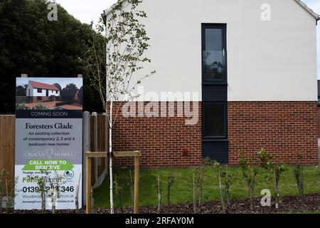 Tablero de ventas casas de nueva construcción Bawdsey Suffolk Reino Unido Foto de stock