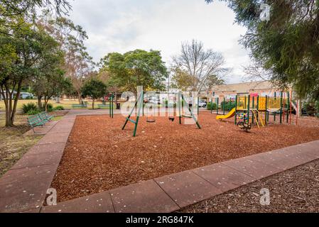 Urbano parque de juegos para niños Instalaciones Fotografía de stock - Alamy