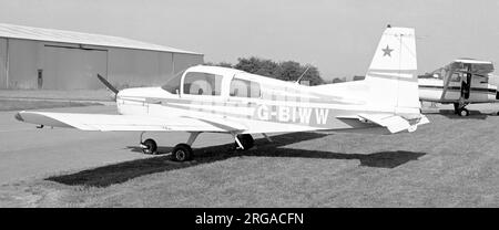 (Grumman) American Aviation Corporation AA-5 Traveller G-BIWW (msn AA5-0263) Foto de stock