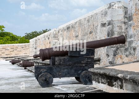 Antiguo cañón en el Museo de Barcos y Armas Fuerte de San José el Alto. Campeche, México Foto de stock