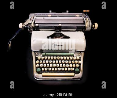 Una máquina de escribir Olympia vintage Foto de stock