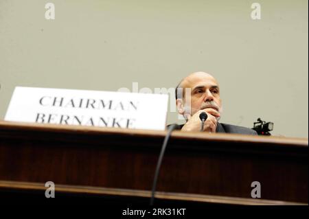 Bildnummer: 53286058 Datum: 24.03.2009 Copyright: Imago/XINHUA (090825) -- WASHINGTON, 25 de agosto de 2009 (Xinhua) -- Foto fechada el 24 de marzo de 2009 muestra al presidente de la Reserva Federal de los Estados Unidos, Ben Bernanke, testifica en Capitol Hill en Washington. El presidente de Estados Unidos, Barack Obama, anunció el martes por la mañana el nombramiento de Ben Bernanke como presidente de la Reserva Federal para un segundo mandato, eligiendo mantener la continuidad en el trabajo de formulación de políticas económicas más poderoso del país en tiempos de crisis. (Xinhua/Zhang Yan)(zj) (2)U.S.-WASHINGTON-BERNANKE-REAPPOINTMENT-FILE PUBLICATIONxNOTxINxCHN Gente kbdig xmk 2009 quer Hig Foto de stock
