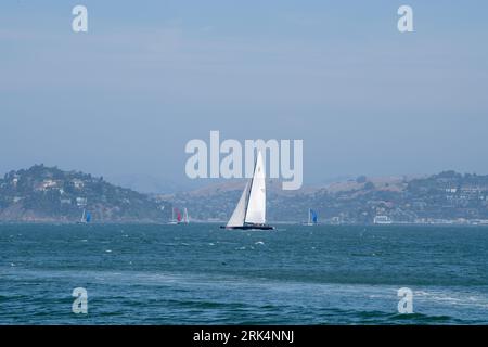 Usa 76 navegando en la Bahía de San Francisco Foto de stock