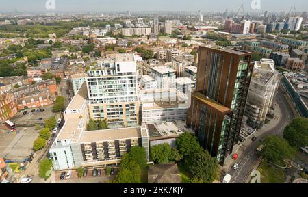 Bronze es un nuevo desarrollo de viviendas en Londres por el Strawberry Star Group, Wandsworth Foto de stock