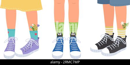 Conjunto de coloridos calcetines de niños brillantes secándose en el  tendedero 2916045 Vector en Vecteezy