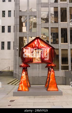 El granero, en acero recubierto de polvo, por Jesse Pollock, parte del programador Sculpture in the City, City of London, Inglaterra, Reino Unido Foto de stock