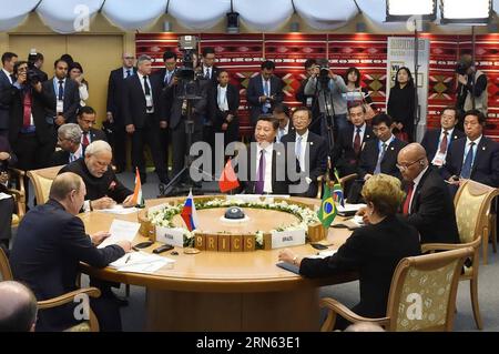 POLITIK Treffen der BRICS-Staaten in Russland (150709) -- UFA, July 9, 2015 -- el presidente chino Xi Jinping, el presidente ruso Vladimir Putin, la presidenta brasileña Dilma Rousseff, el primer ministro indio Narendra Modi y el presidente sudafricano Jacob Zuma asisten a una reunión de grupos pequeños de la séptima cumbre de los BRICS en Ufa, Rusia, el 9 de julio de 2015. (ZHS) RUSIA-CHINA-XI CUMBRE JINPING-BRICS XiexHuanchi PUBLICATIONxNOTxINxCHN Política Reunión de los Estados BRICS en Rusia 150709 UFA Julio 9 2015 Presidente chino Xi Jinping Presidente ruso Vladimir Putin Presidente brasileño Dilma Rousseff Primer Mini indio Foto de stock