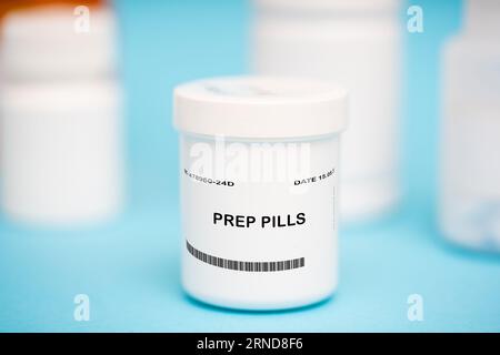 Las píldoras Prep (Profilaxis Pre-Exposición) son una combinación de dos medicamentos antirretrovirales, tenofovir y emtricitabina, que se utilizan para prevenir la infección por el VIH Foto de stock