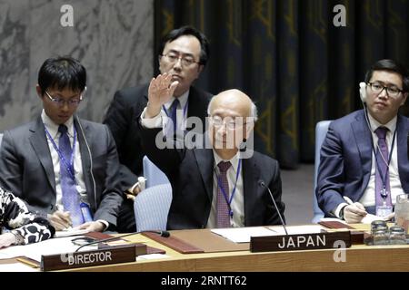 (171118) -- NACIONES UNIDAS, 18 de noviembre de 2017 -- El embajador de Japón ante las Naciones Unidas, Koro Bessho (C), vota a favor del proyecto de resolución de Japón que extiende 30 días para el mandato del mecanismo de investigación de ataques químicos en Siria, en la sede de la ONU en Nueva York, 17 de noviembre de 2017. El Consejo de Seguridad de la ONU no adoptó la resolución que prorroga 30 días para el mandato del mecanismo que investiga los ataques químicos en Siria el viernes. (ZXJ) CONSEJO DE SEGURIDAD DE LA ONU-SIRIA-ARRADOS QUÍMICOS-MECANISMO-RESOLUCIÓN-FALLA LIXMUZI PUBLICATIONXNOTXINXCHN Foto de stock