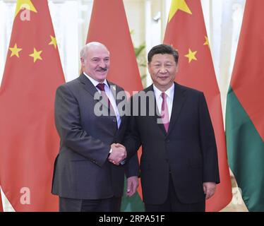 (190425) -- BEIJING, 25 de abril de 2019 -- El presidente chino Xi Jinping (R) se reúne con el presidente bielorruso Alexander Lukashenko, quien está aquí para asistir al Segundo Foro de la Franja y la Ruta para la Cooperación Internacional, en Beijing, capital de China, el 25 de abril de 2019. ) (BRF)REUNIÓN DEL PRESIDENTE DE CHINA-PEKÍN-XI JINPING-BELARUSE (CN) YANXYAN PUBLICATIONXNOTXINXCHN Foto de stock