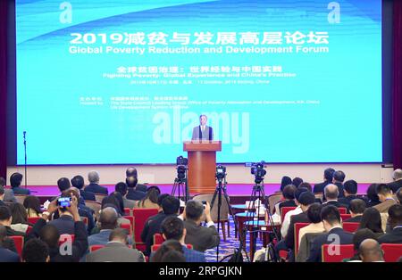 191017 -- BEIJING, 17 de octubre de 2019 -- El viceprimer ministro chino Hu Chunhua, jefe del Grupo Líder del Consejo de Estado para el Alivio de la Pobreza y el Desarrollo, asiste a la ceremonia de apertura del Foro Mundial para la Reducción de la Pobreza y el Desarrollo en Beijing, capital de China, el 17 de octubre de 2019. CHINA-BEIJING-HU CHUNHUA-ALIVIO DE LA POBREZA CN SHENXHONG PUBLICATIONXNOTXINXCHN Foto de stock
