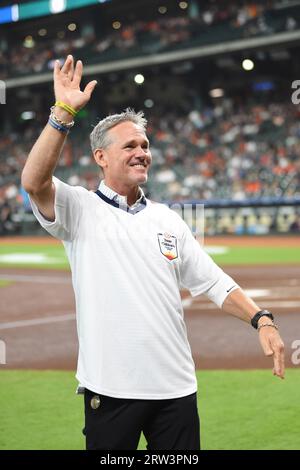 Houston Astros segundo baseman Craig Biggio (L) abraza a su hijo