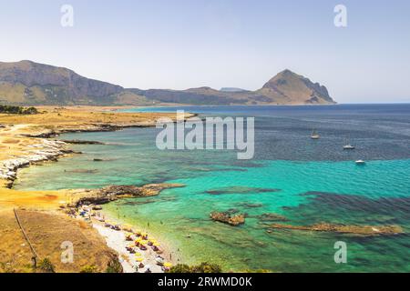 La costa del mar en el noroeste de Sicilia. Foto de stock