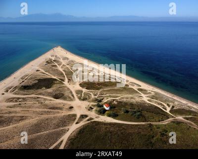Grecia, septiembre de 2023. Vista aérea de drones sobre la playa de Epanomi. Foto de stock