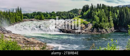 Laksforsen en el río Vefsna en Noruega Foto de stock