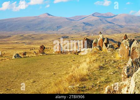 Sitio arqueológico prehistórico de Carahunge o Stonehenge armenio en la provincia de Syunik de Armenia Foto de stock