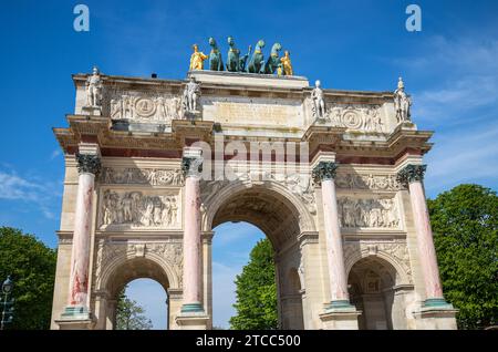 Vista en el pequeño Arco del Triunfo, París, Francia Foto de stock