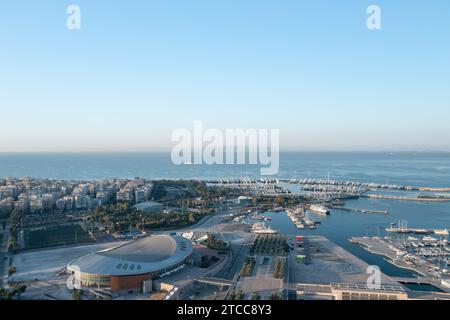 Panorama de la Riviera ateniense con Teatro de Verano Faliro Foto de stock