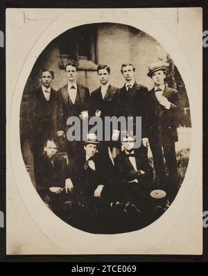 William Howard Taft (sentado en el centro) y compañeros en el Woodward High School Foto de stock