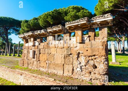 Teatro, sitio arqueológico de Ostia Antica, Ostia, provincia de Roma, Lacio (Lacio), Italia, Europa Foto de stock