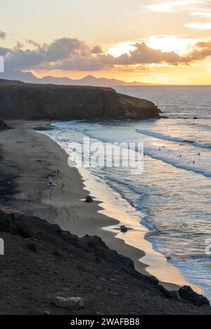 Vista de la puesta de sol en Fuerteventura en La Pared Foto de stock