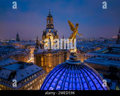 Ciudad vieja de Dresde por la noche en invierno, Dresde, Sajonia, Alemania Foto de stock