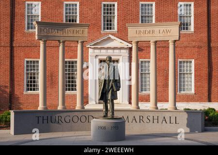 Thurgood Marshall Memorial en Annapolis, Maryland, EE.UU. El monumento al aire libre honra al primer juez afroamericano de la Corte Suprema. Foto de stock