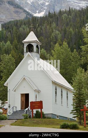St. Joseph's Church, Field, Yoho National Park, Columbia Británica, Canadá Foto de stock