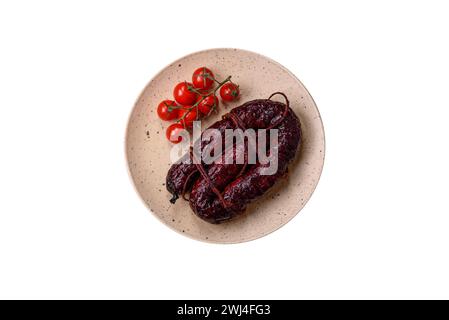 Deliciosa salchicha de sangre negra o pudín negro con especias y hierbas Foto de stock