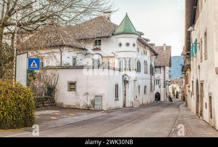 Centro histórico del municipio de Eppan en la ruta del vino del sur del Tirol - Appiano, Bolzano en Tirol del Sur, Trentino Alto Adige - Italia Foto de stock