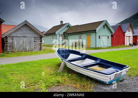 Vista de los boathouses en Vik, Noruega Foto de stock