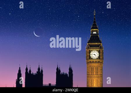 Big Ben por la noche con luna creciente y estrellas Foto de stock
